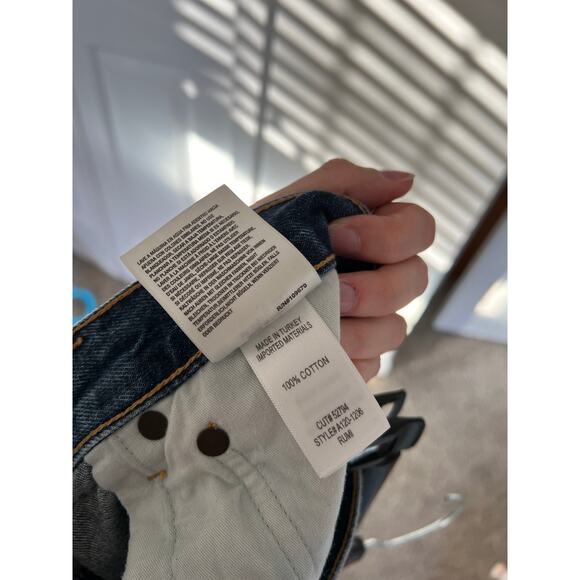 AGOLDE Rumi Midrise Medium Wash 100% Cotton Cut Off Raw Hem Short $138 MSRP - Picture 5 of 6